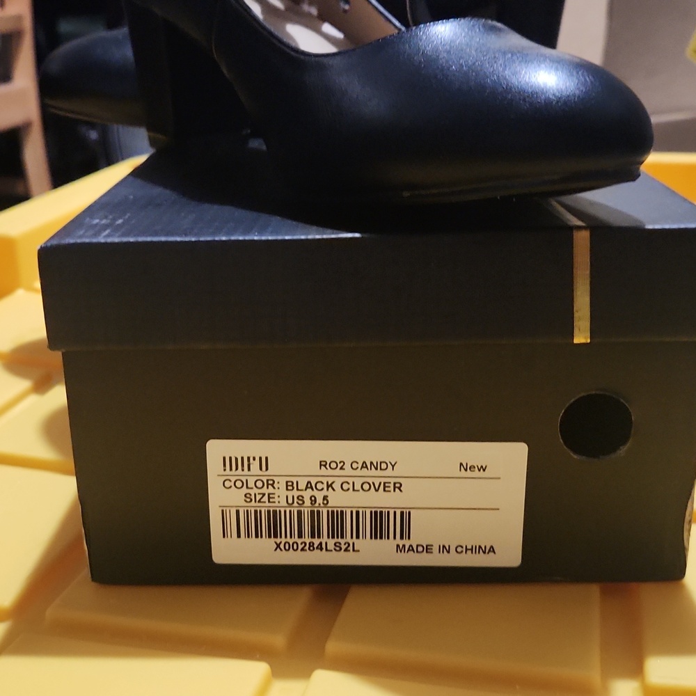 Shoes - Picture 3 of 6